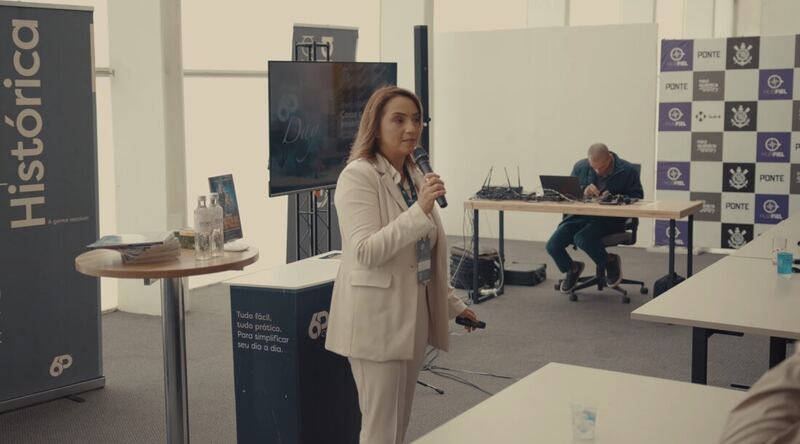 Especialista da 6P apresentando a Inadimplência Histórica